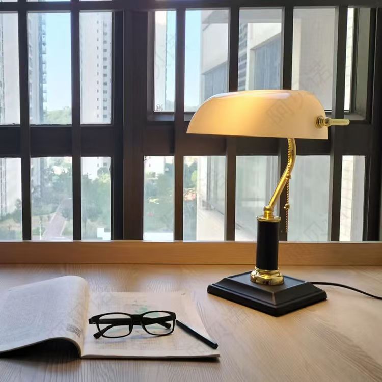 Retro Metal Desk Lamp - Vintage Style Study Table Light
