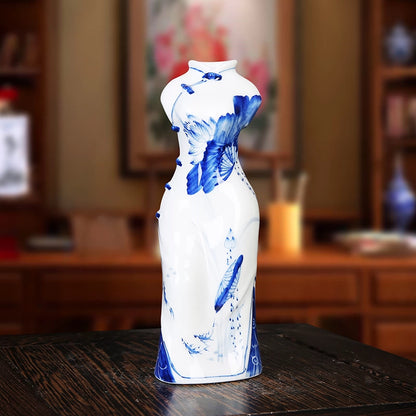 Jingdezhen ceramic hand-painted blue and white porcelain cheongsam small flower vase, simple modern home decoration craft ornament