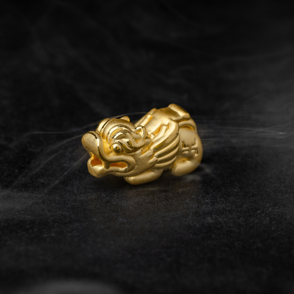 999 solid gold Pixiu close-up