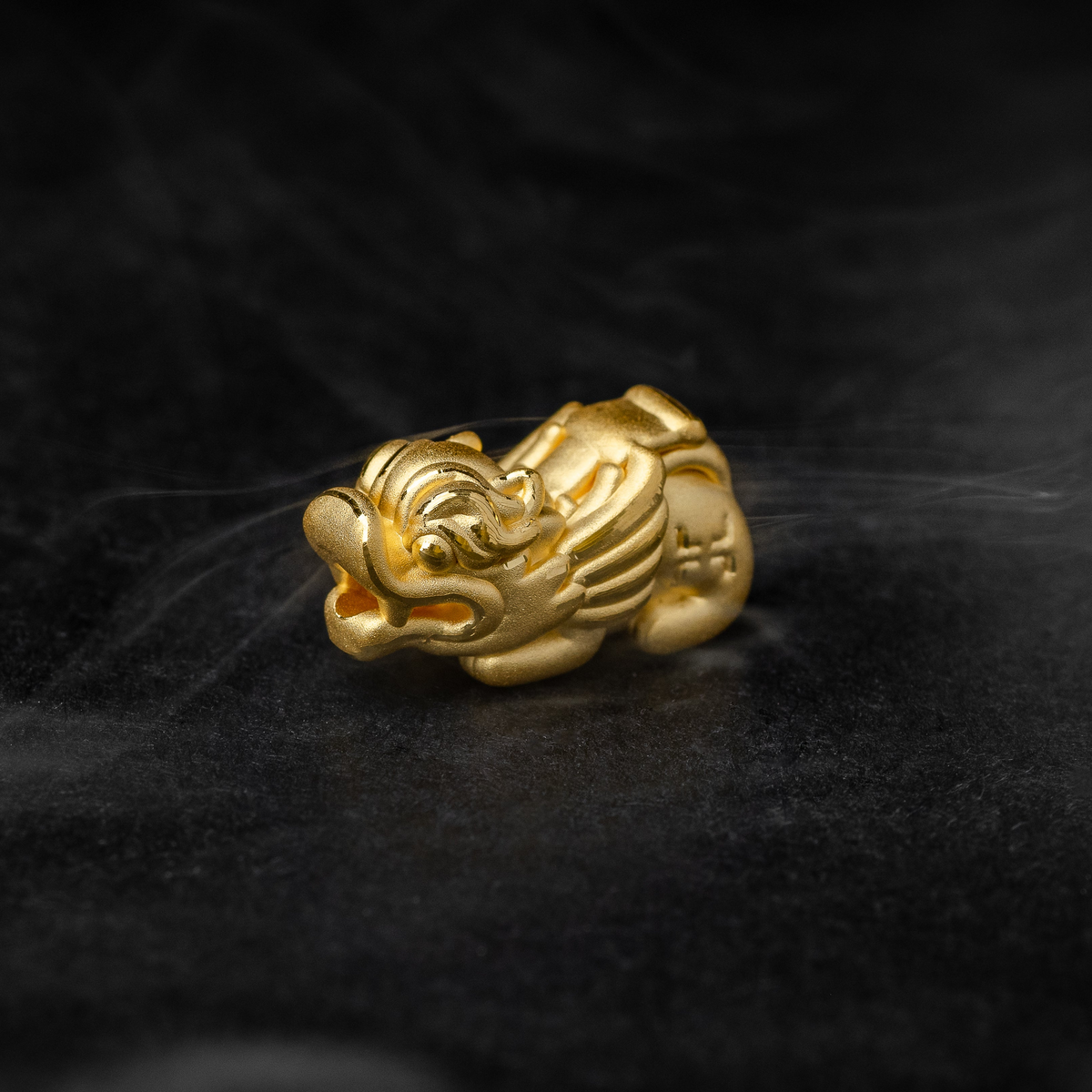 999 solid gold Pixiu close-up